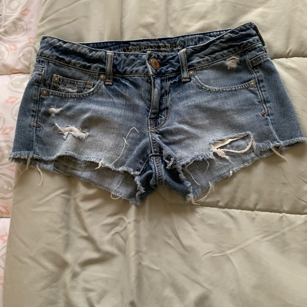 Sz 4 American eagle denim shorts. Distressed style